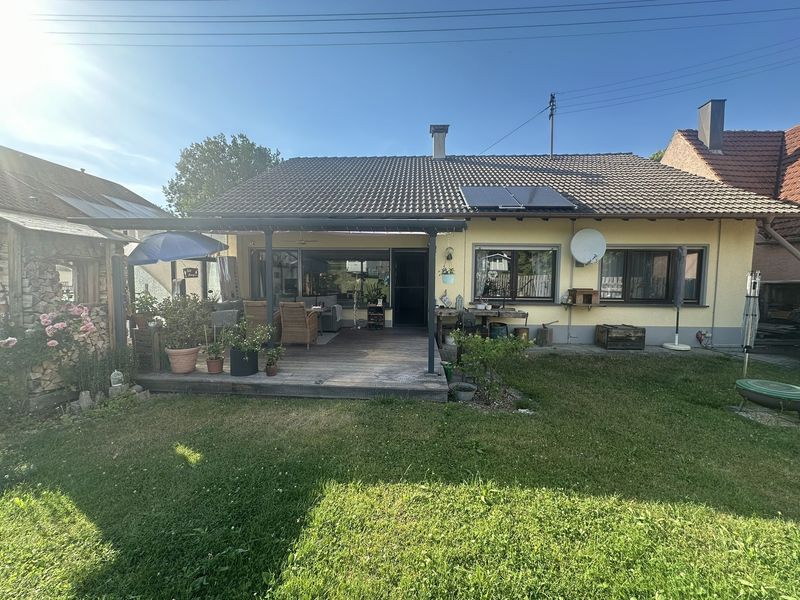 Einfamilienhaus mit großem Garten, Einlieger-/ Gäste-Wohnung und Ausbaupotenzial